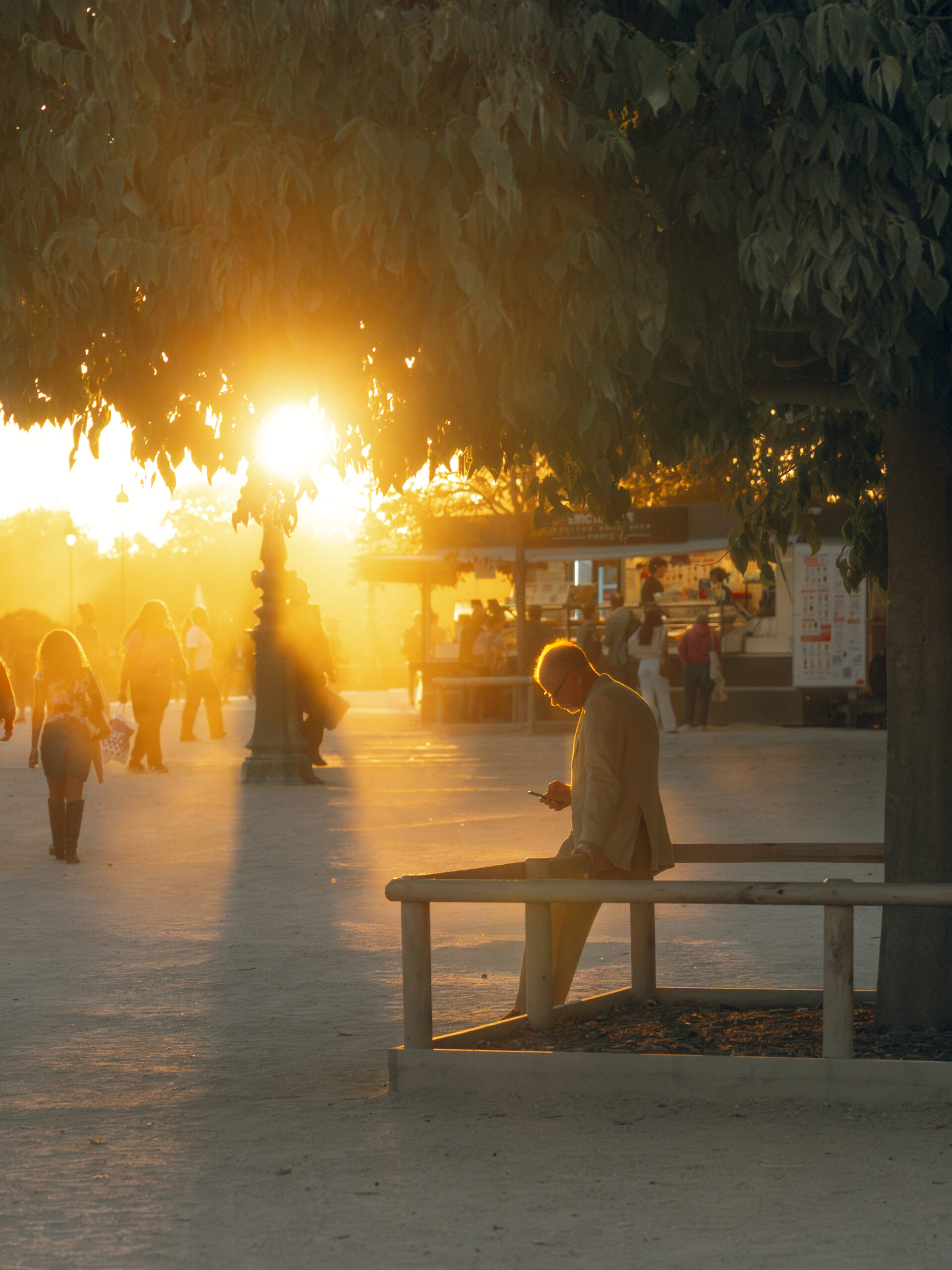 Golden hour in Paris. © Andrei Kostromskikh / Kosnio