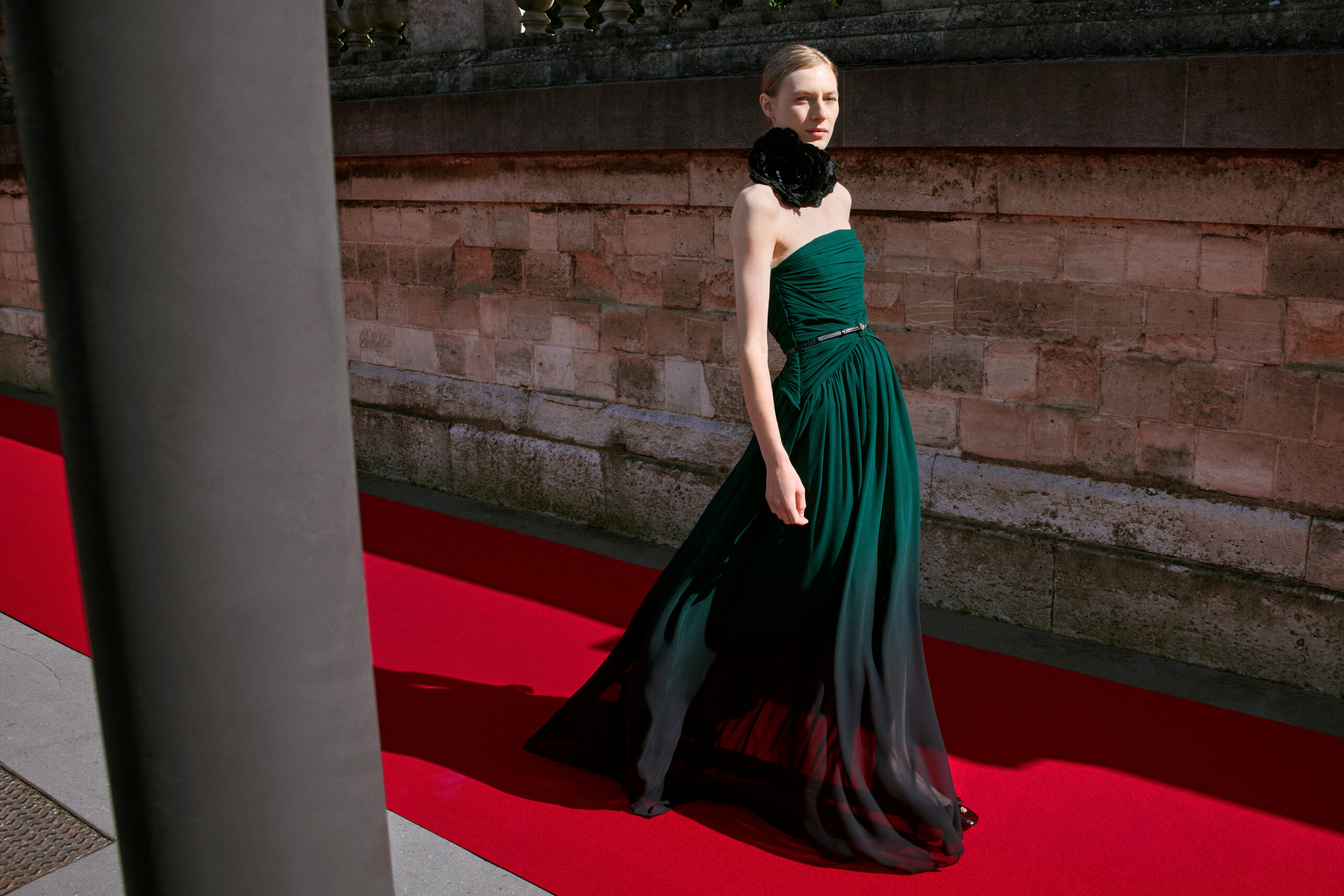 ELIE SAAB x H&M: Everything to Know Before 22 October 9 2024 ELIESAAB Guest Designer PR Campaign Landscape Image 3×2 sRGB 300ppi 04 13006 scaled