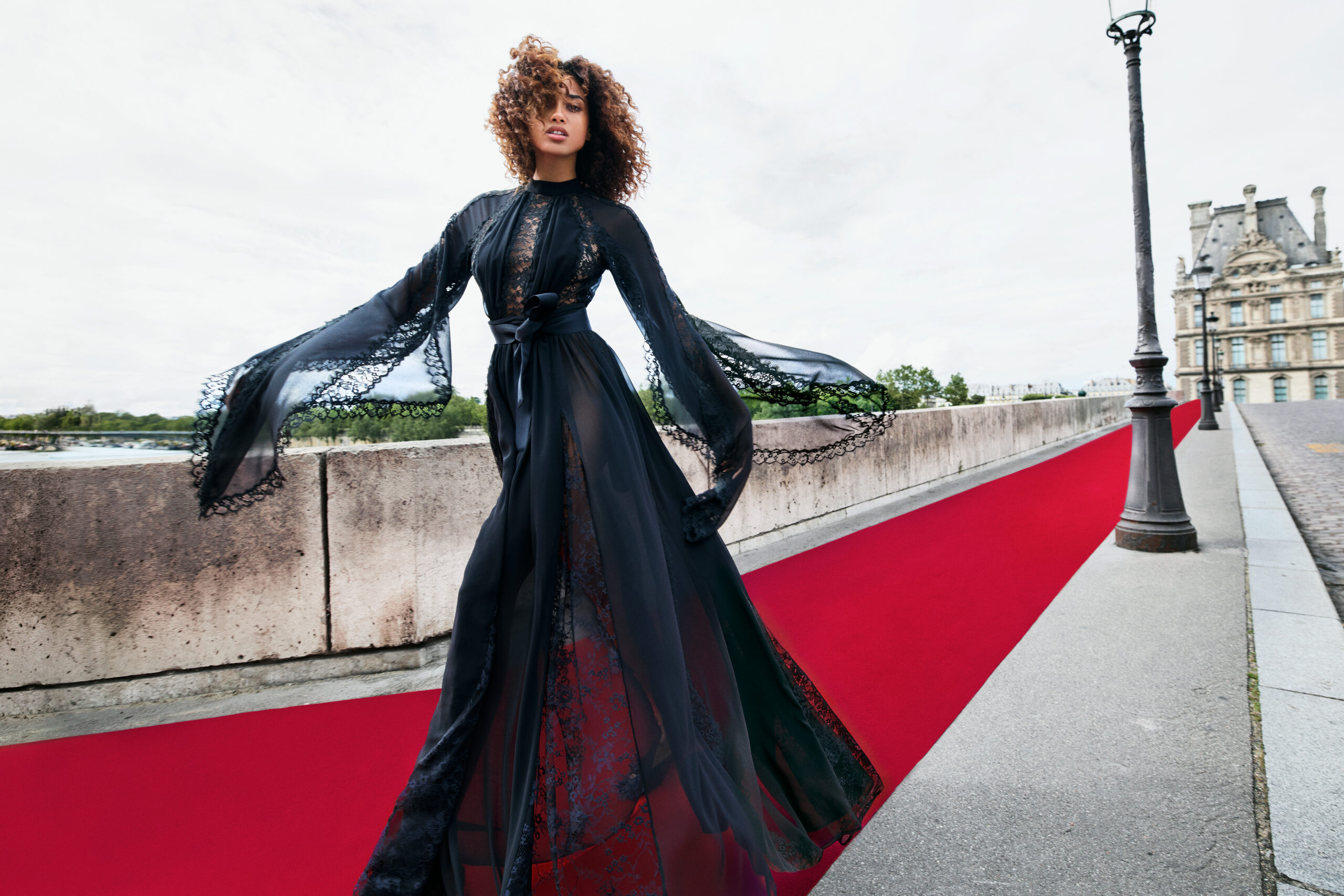 ELIE SAAB x H&M: Everything to Know Before 22 October 10 2024 ELIESAAB Guest Designer PR Campaign Landscape Image 3×2 sRGB 300ppi 17 13017 scaled